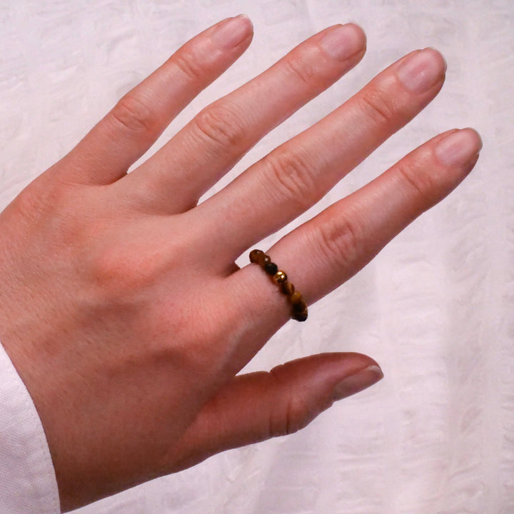 Tigerauge Ring mit vergoldeter Perle